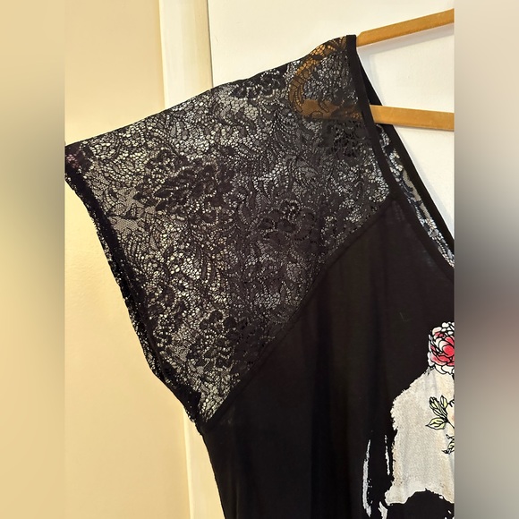 Torrid cute and sexy skull print and lace top - Picture 2 of 4